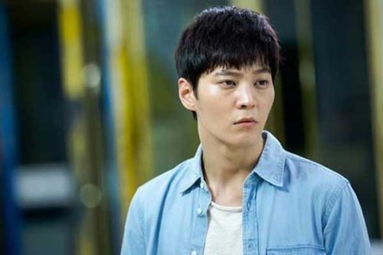 Chấp nhận cưới chị hàng xóm ế chồng để mẹ liệt giường có người phụng dưỡng, nào ngờ tất cả chỉ là một cái bẫy