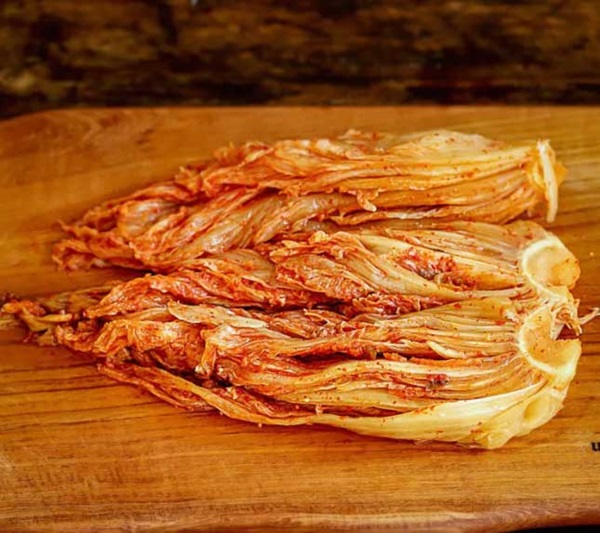 Mách chị em làm món thịt heo hầm kim chi thơm ngon, ăn cực tốn cơm trong ngày lạnh-2