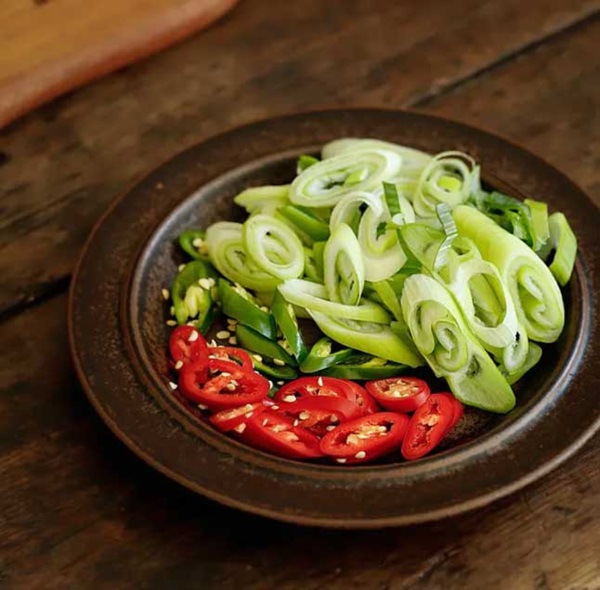 Mách chị em làm món thịt heo hầm kim chi thơm ngon, ăn cực tốn cơm trong ngày lạnh-4