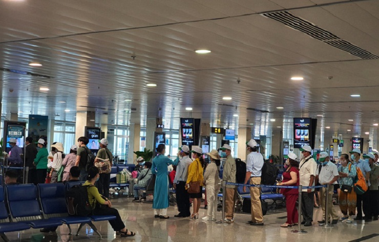 Giá vé máy bay Tết giảm sâu, đại lý lo Tết đói” vì vắng khách-1