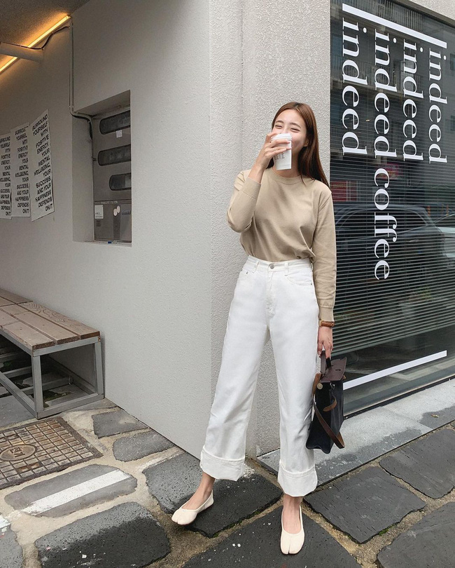 13 cách diện áo len mỏng chuẩn đẹp không cần chỉnh cho những ngày đông có nắng-10