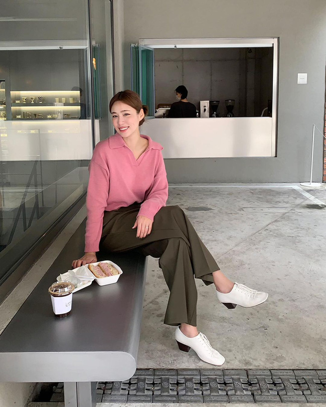 13 cách diện áo len mỏng chuẩn đẹp không cần chỉnh cho những ngày đông có nắng-8