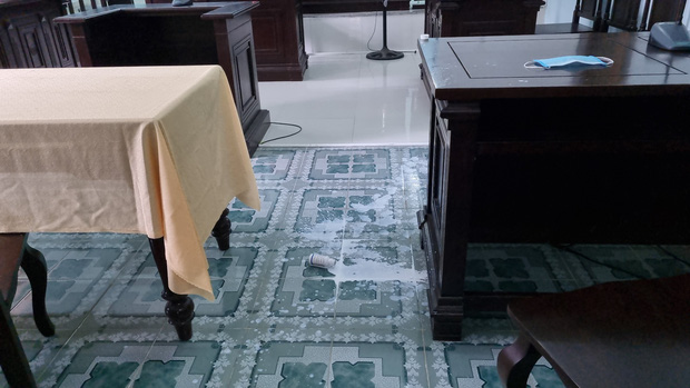 NÓNG: Giám đốc công ty bất động sản tự tử tại tòa ngay khi nghe tuyên án vụ tranh chấp đất vàng-4