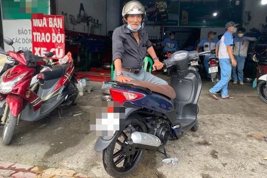 Thương Tín lại được mạnh thường quân tặng xe: 