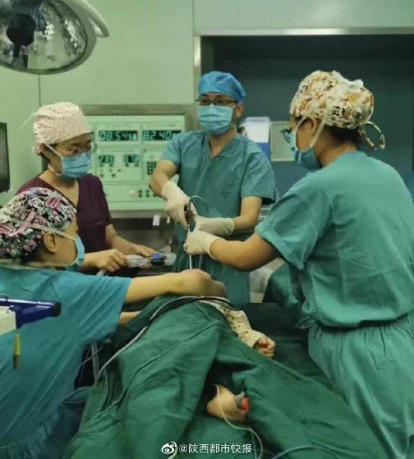 Em bé 10 tháng tuổi nuốt dị vật này vào bụng, bác sĩ nói: Thứ này đáng sợ hơn nhiều so với những loại dị vật khác”-1