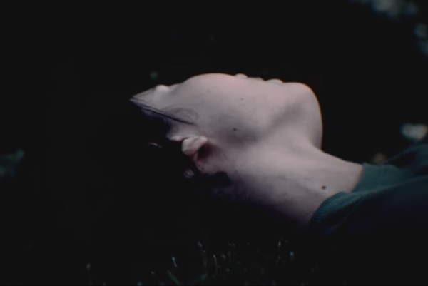 Bỏ chồng con lên phố thị kiếm sống, người phụ nữ sa lưới gã nhiếp ảnh gia biến thái, để lại 21 bức ảnh ghi lại quá trình tử vong gây ám ảnh-1