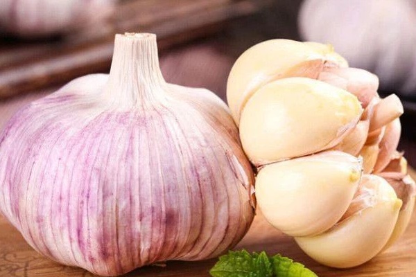 Trước khi ngủ đặt dưới gối 1 miếng tỏi, 7 ngày sau cơ thể sẽ nhận được 4 lợi ích tuyệt vời mà không loại thuốc bổ nào làm được-2