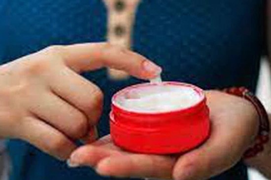 Công an gấp rút điều tra vụ cô gái tử vong khi làm đẹp ở Tân Phú, TP.HCM