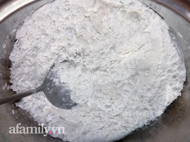 Mùa đông Hà Nội không thể thiếu bánh đúc nóng - và đây là cách làm chuẩn ngon cực dễ dàng cho các chị em thử sức-1