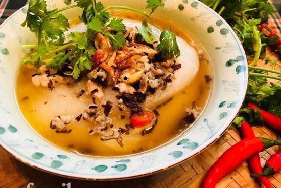 Mùa đông Hà Nội không thể thiếu bánh đúc nóng - và đây là cách làm chuẩn ngon cực dễ dàng cho các chị em thử sức