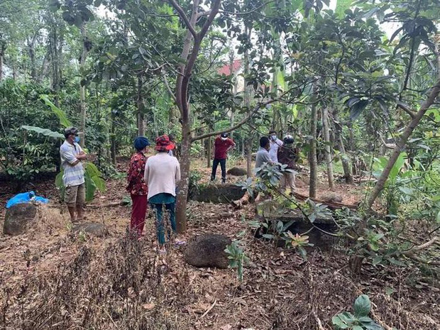 Cận cảnh giếng cạn nơi nghi phạm ôm thi thể cô gái trẻ lẩn trốn sau khi sát hại, đốt xác-6