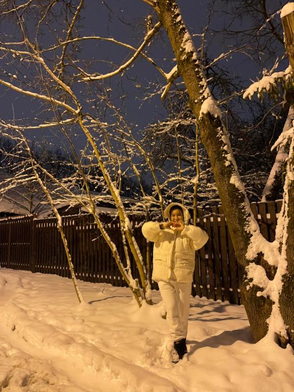 Yến Xuân mừng sinh nhật em trai thủ môn Đặng Văn Lâm, hình ảnh vui vẻ bên gia đình chồng tương lai gây chú ý-6