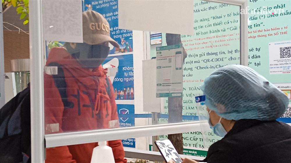 Hà Nội: Nhiều người ngỡ ngàng khi đến bệnh viện khám mới biết mình là F0-2