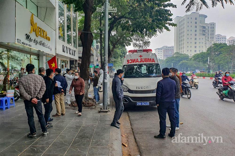 Hà Nội: 126 khách ăn nhậu tại karaoke Monaza Trần Duy Hưng vẫn đang chờ kết quả test nhanh vì liên quan 4 F0-7