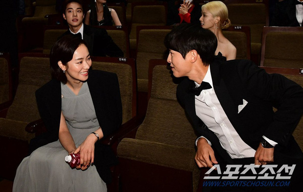 HOT: Song Joong Ki bị tóm sống ảnh hẹn hò tình tin đồn Jeon Yeo Bin, có hạnh phúc mới sau 2 năm ly hôn Song Hye Kyo?-7