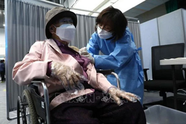 WHO khuyến nghị về đối tượng nên tiêm liều tăng cường vaccine phòng COVID-19-1