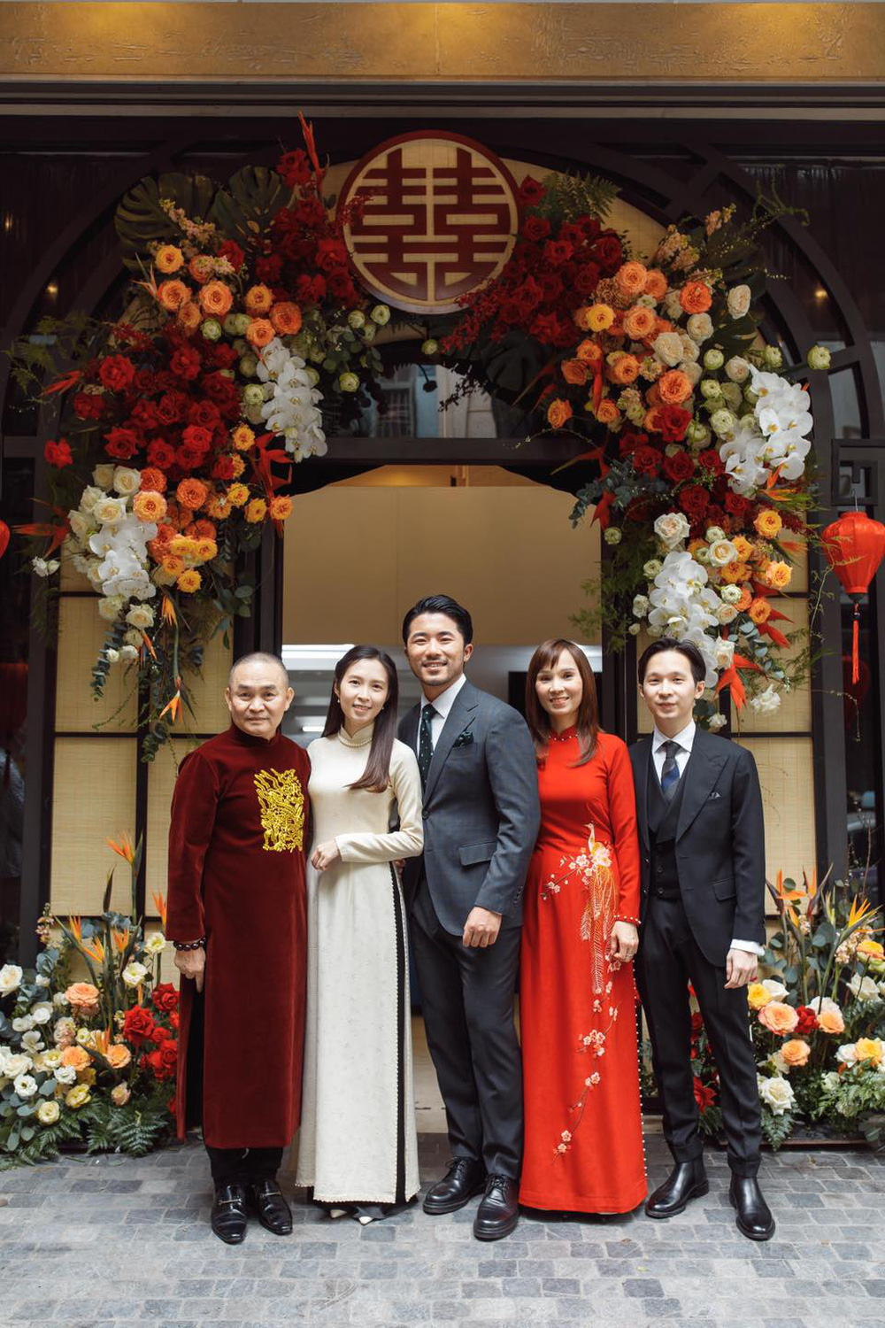 Danh hài Xuân Hinh rơi nước mắt trong lễ ăn hỏi con gái đầu lòng-1