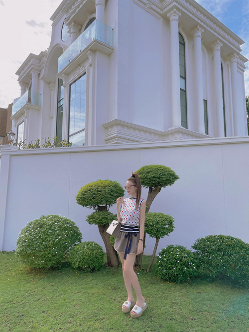 8 năm làm dâu nhà đại gia Sài thành, hotgirl Huyền Baby có cuộc sống xa xỉ đáng ngưỡng mộ: Ở biệt phủ 80 tỷ, ngồi xe Bentley, đắp mặt nạ vàng 24K-5