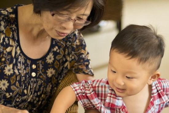 BỐ, MẸ và BÀ, ai là người có ảnh hưởng nhiều nhất đến TRÍ THÔNG MINH của trẻ: Đây là câu trả lời sau 12 năm nghiên cứu từ ĐH Harvard