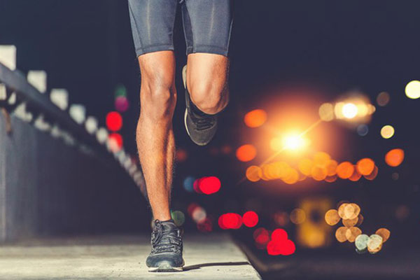 Cái kết đầy bất ngờ của bà vợ khi để người chồng cãi nhau thua chạy bộ 30km về nhà ngoại-1