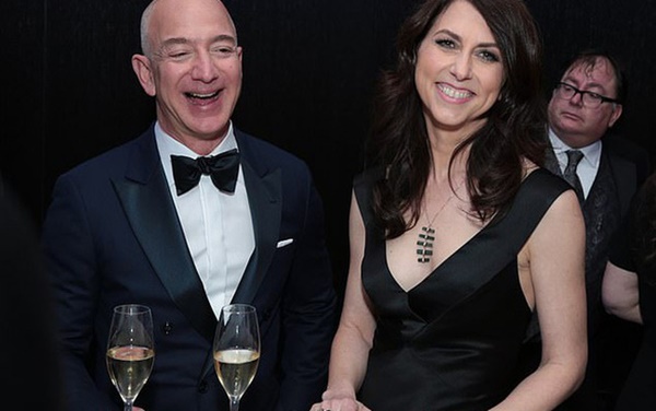 Tỷ phú Amazon chia sẻ điều đặc biệt cùng làm với người tình, khác hẳn so với vợ cũ, lý giải vì sao đường ai nấy đi-2