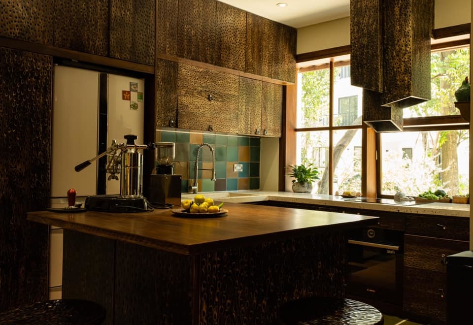 Căn bếp chi chít lỗ, nhìn qua thì giật mình nhưng ở lâu càng say đắm-3