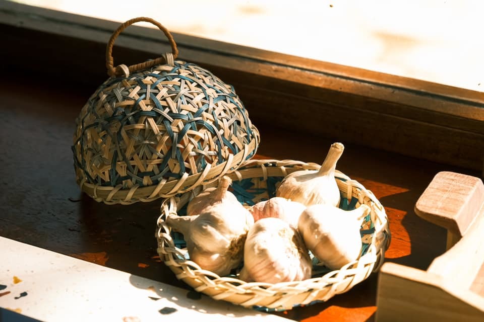 Căn bếp chi chít lỗ, nhìn qua thì giật mình nhưng ở lâu càng say đắm-4