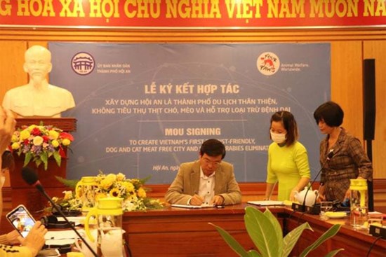 Địa phương đầu tiên trong cả nước cam kết không tiêu thụ thịt chó, mèo