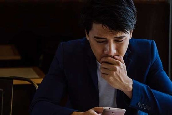 Đến phòng trọ của vợ thì nghe tiếng trẻ con khóc, tôi tưởng mình đi lạc, đạp cửa xông vào mới rụng rời với cảnh tượng bên trong