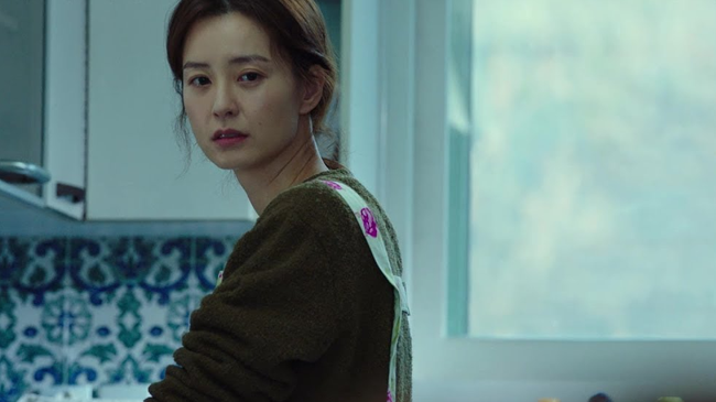 Ngồi cafe cùng bạn bè vô tình thấy chị dâu, tôi lập tức nghẹn ngào khi chứng kiến dáng vẻ khổ sở lầm than-1