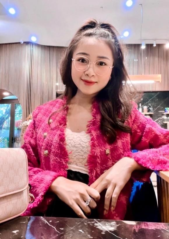 Mang bầu lần 2, nhan sắc vợ hot girl của tiền vệ Phan Văn Đức thay đổi ra sao?-1