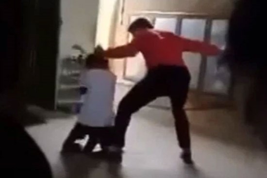 Xác minh thông tin thầy giáo trẻ tát túi bụi nhóm học sinh ở Lai Châu