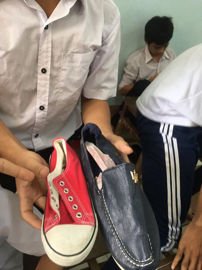 Hí hửng mua tivi 55 inch giá rẻ, vị khách cầu cứu khi phát hiện sự lạ chưa từng ở màn hình-3