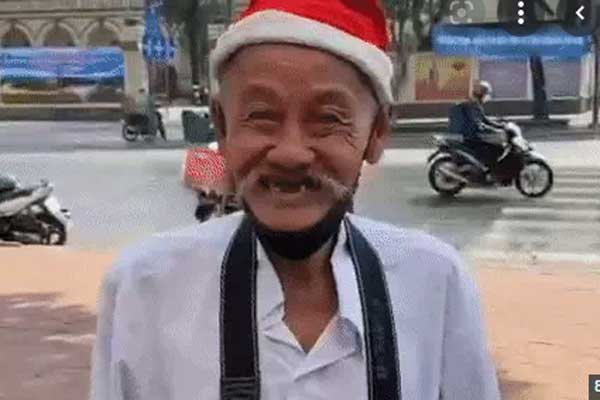 Hai vợ chồng cùng đi cách ly điều trị, ngày về cụ ông chỉ nhìn thấy nụ cười vợ trên di ảnh-1