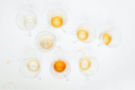 Dù vết trà, cà phê có dày đến đâu, chỉ cần áp dụng mẹo này là có thể tẩy sạch bong chỉ trong vài phút