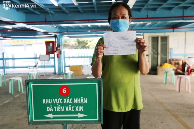 ẢNH: TP.HCM chính thức triển khai tiêm mũi 3 vaccine phòng Covid-19 cho người dân-20