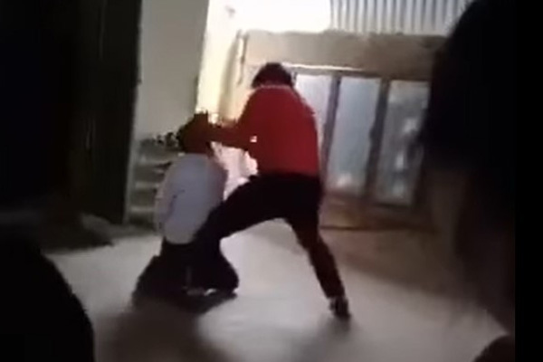 Thầy giáo tung clip khấn cầu lương tháng 13 bị chấn chỉnh-3