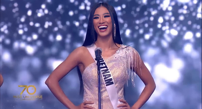 Bán kết Miss Universe 2021: Kim Duyên catwalk dạ hội quá đỉnh; Nhiều đối thủ vấp té, lộ bụng mỡ-1