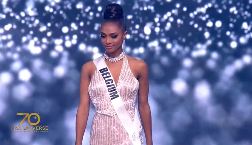 Bán kết Miss Universe 2021: Kim Duyên catwalk dạ hội quá đỉnh; Nhiều đối thủ vấp té, lộ bụng mỡ-11