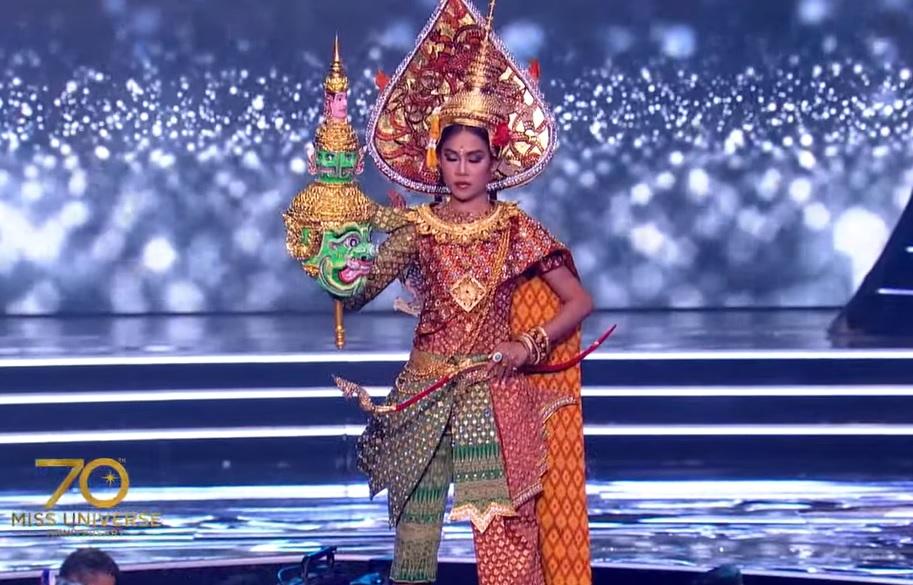 Kim Duyên diễn quốc phục xuất sắc tại Miss Universe 2021-10