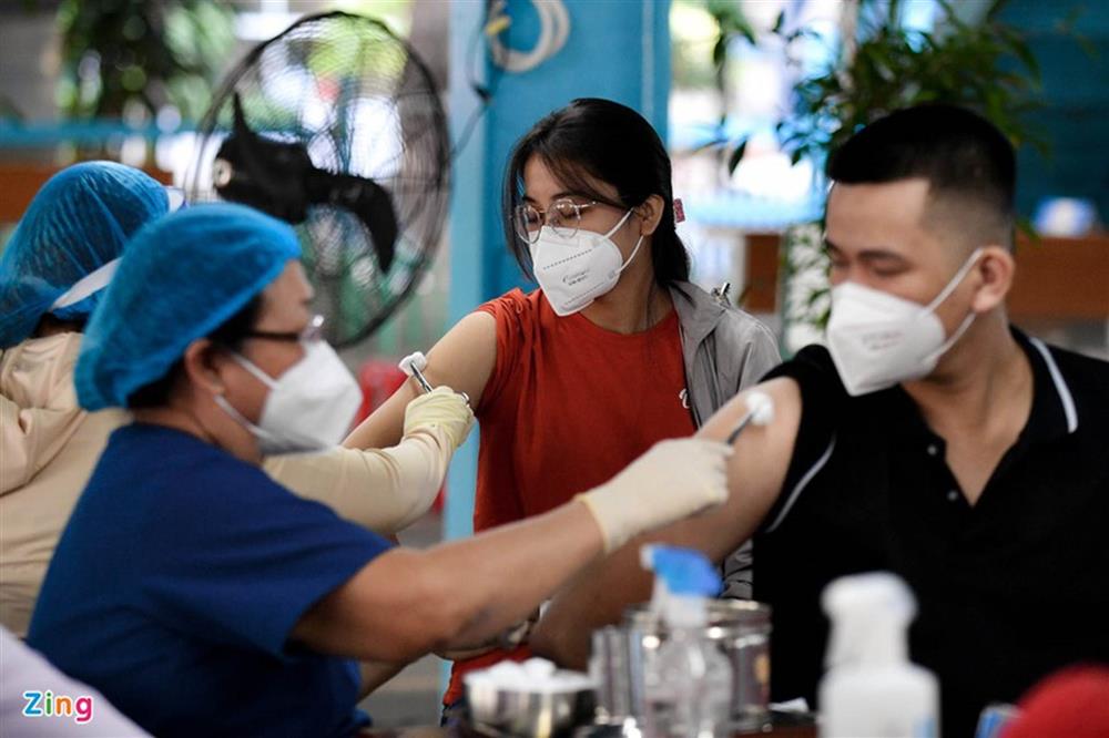 Hà Nội sẽ sớm tiêm vaccine mũi 3 cho nhóm nguy cơ-2