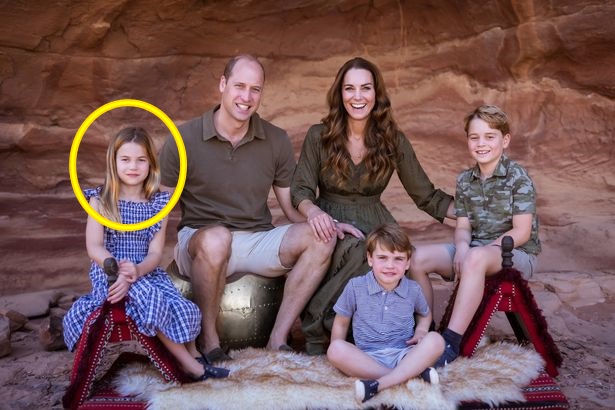 Gia đình Công nương Kate tung ảnh Giáng sinh đặc biệt, vẻ ngoài của Công chúa Charlotte gây ngỡ ngàng-1
