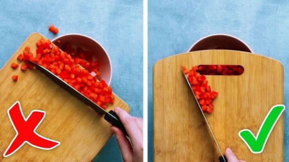 Lỗ nhỏ trên thớt gỗ - hóa ra nhiều người chưa biết hết tính năng sử dụng của nó và loạt mẹo hữu ích trong nhà bếp-1