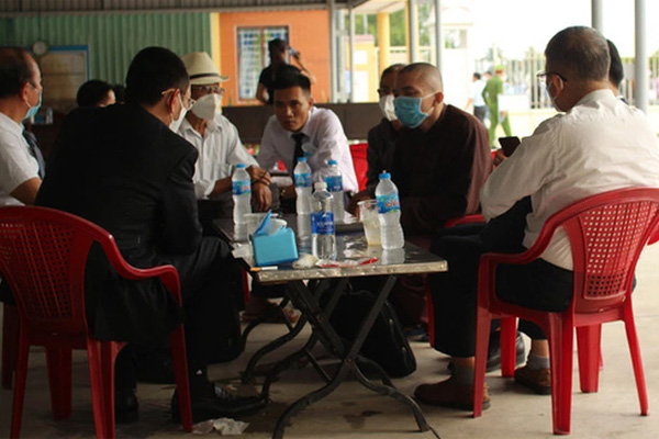 Ảnh: Cận cảnh phong tỏa nhiều tuyến phố cổ Hà Nội, dịch leo thang gần 900 ca/ngày-13