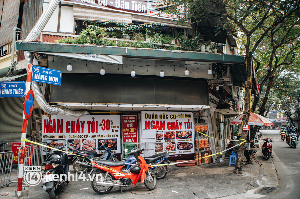 Ảnh: Cận cảnh phong tỏa nhiều tuyến phố cổ Hà Nội, dịch leo thang gần 900 ca/ngày-4