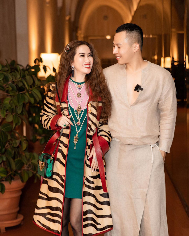 Lộ ảnh hiếm của nữ tỷ phú người Việt ở biệt thự 800 tỷ, chuyên mua siêu xe hàng hiệu theo lố-12