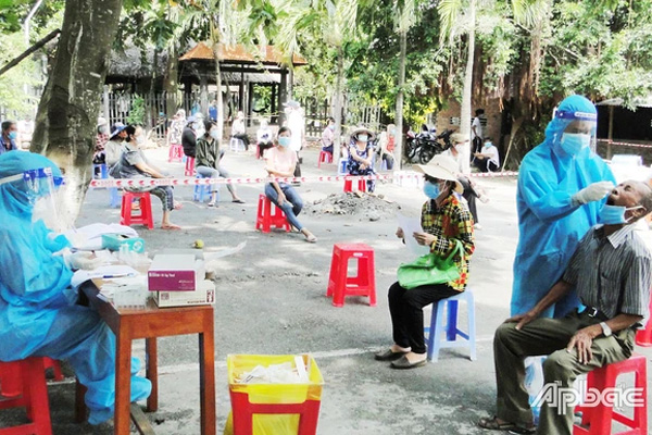 Quy định mới xét nghiệm xác định mắc COVID ở Hà Nội: Test nhanh phải dùng 2 loại khác nhau-2