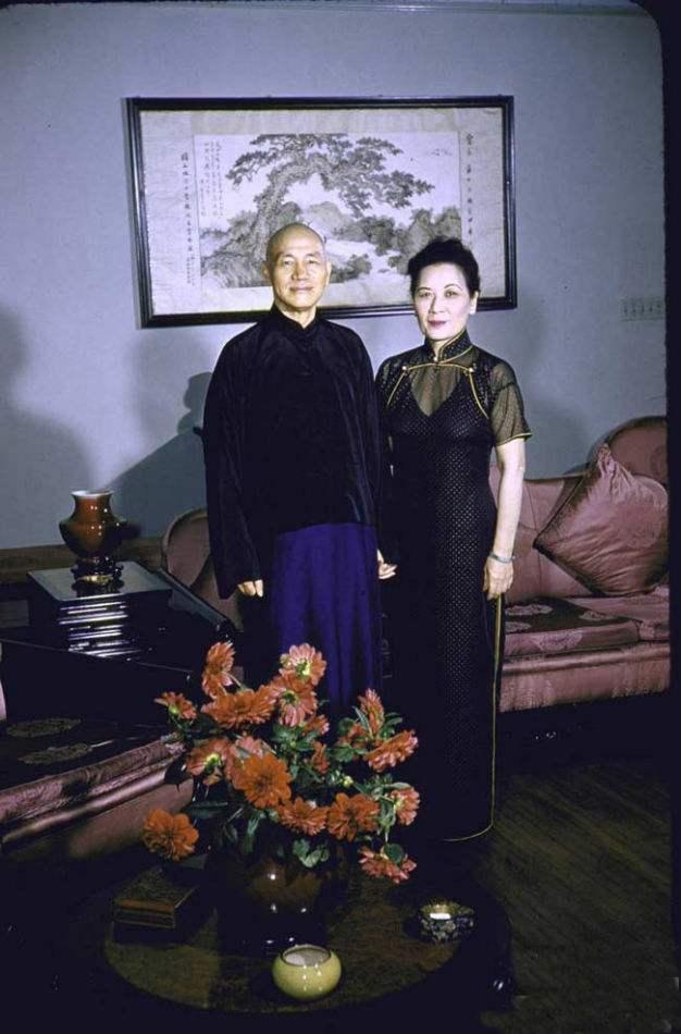 Tống Mỹ Linh có 1 thói quen vô cùng kỳ lạ trước khi đi ngủ, nhân viên phục vụ thấy được còn phải ngượng ngùng-1