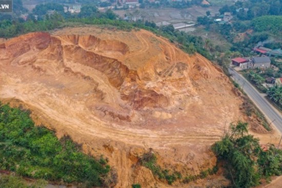 Ảnh: Cận cảnh núi