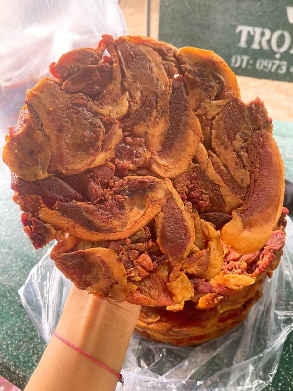 Món ăn thách thức team béo, tóp mỡ ba chỉ nạc hơn nửa triệu đồng 1 kg vẫn cháy hàng-1